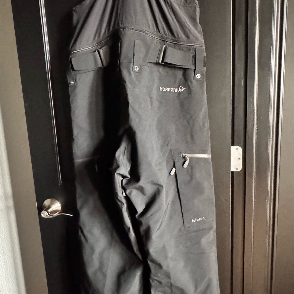 NWT Norrona Lofoten GORE-TEX PRO Plus Pant in Caviar Mens Large NWT - Picture 11 of 11